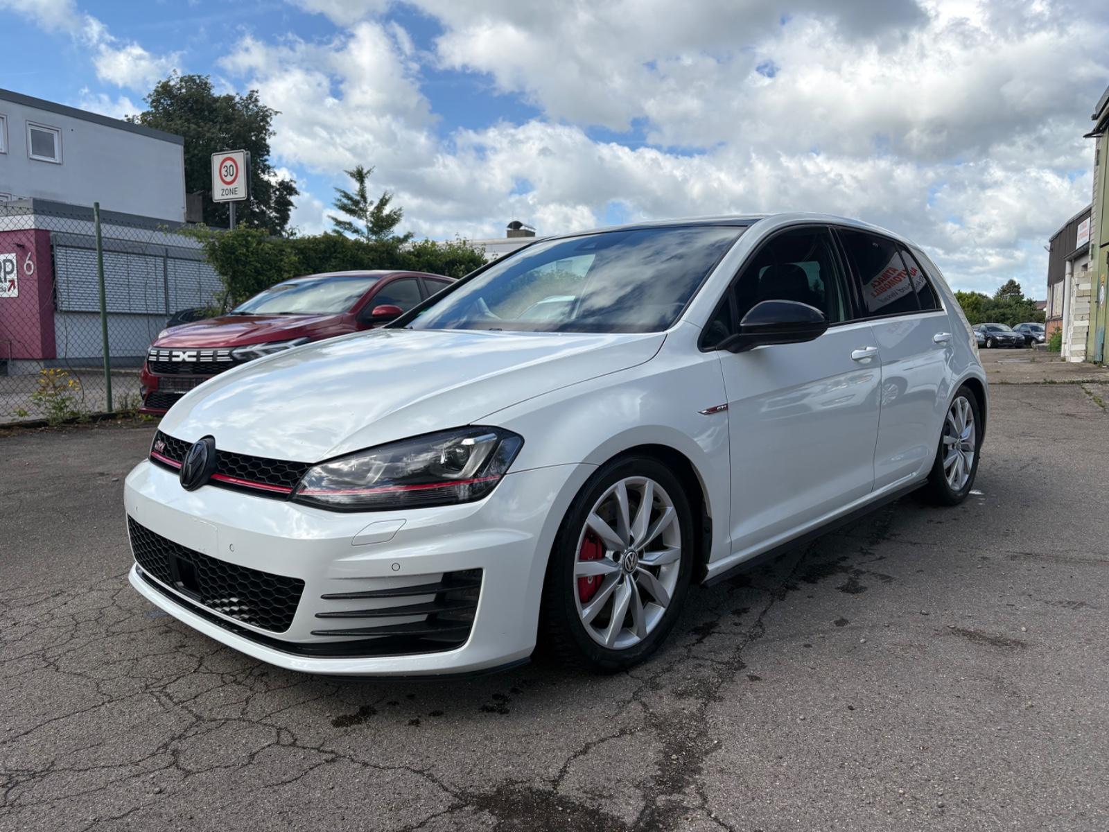 Volkswagen Golf VII Lim. GTI Performance Pano Xenon