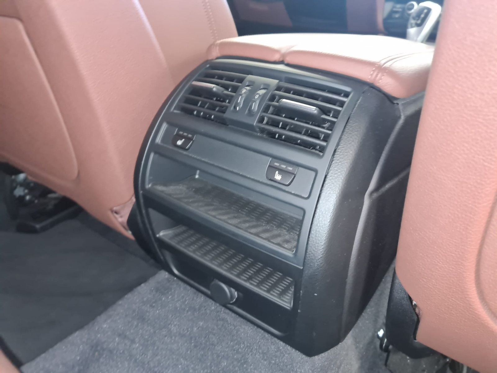 Fahrzeugabbildung BMW 520 d xDrive / AHK / Bi-XENON / LEDER