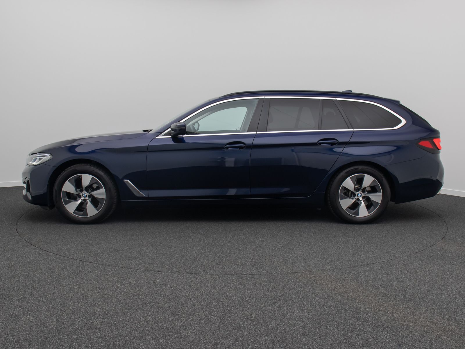 Fahrzeugabbildung BMW 520d xD DAB Kamera HUD Laser H/K Leder Komfort