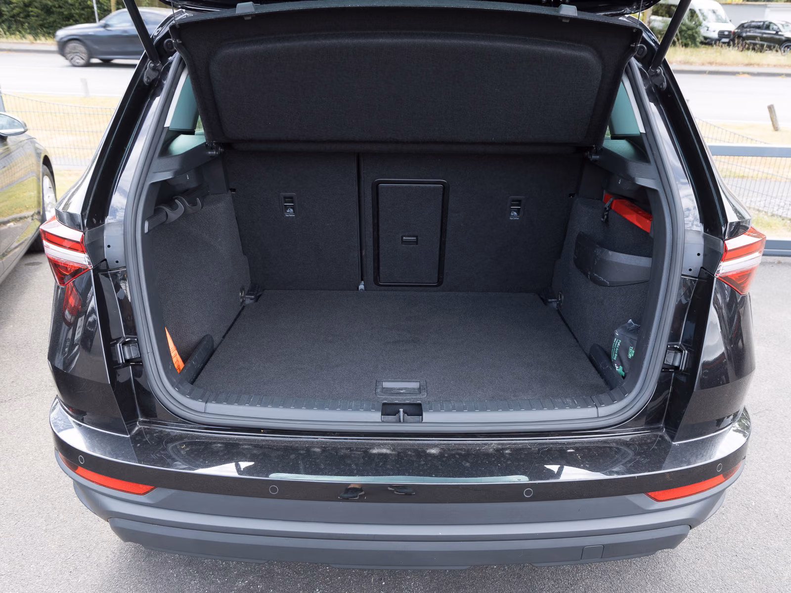 Skoda Karoq 1.0 TSI Tour KESSY REARVIEW LED PDC SITZHZ
