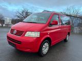 Volkswagen T5 Caravelle - rote Volkswagen T5 Caravelle