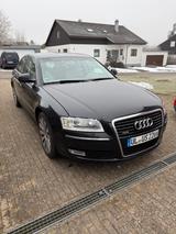 Audi A8 3.2 FSI multitronic - - Audi A8 mit Benzin-Antrieb: Limousine, 3.2