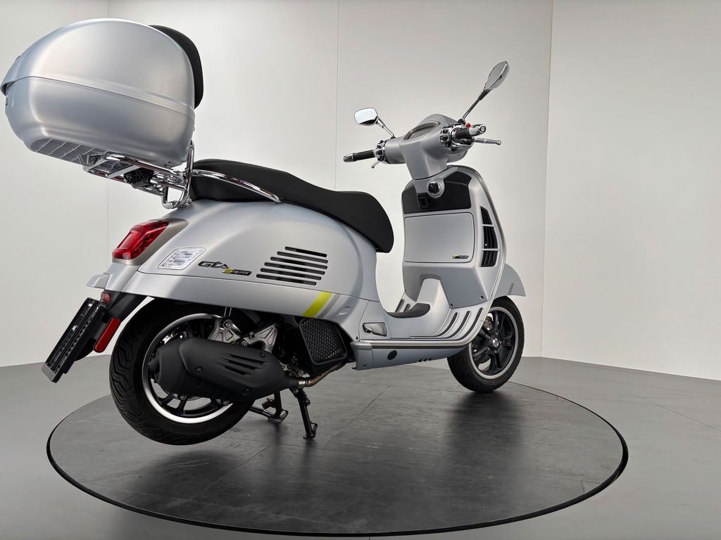 Fahrzeugabbildung Vespa GTS 125 SUPER TECH *NEUWERTIG *TOPCASE