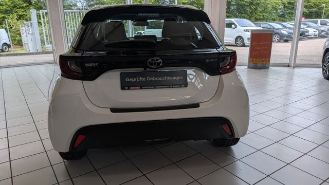 Fahrzeugabbildung Toyota Yaris 1.5 Business Edition KlimaA,Navi,SHZ,ACC