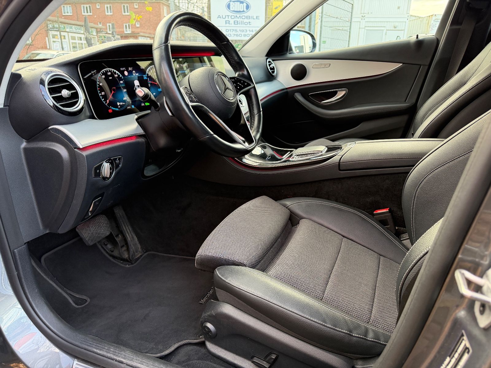 Fahrzeugabbildung Mercedes-Benz E 300e Avantgarde 4Matic*LED*KAMERA*TEILLEDER*