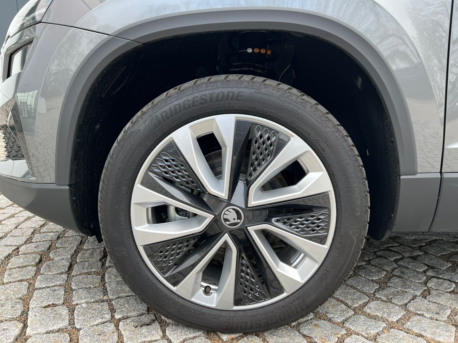 Fahrzeugabbildung SKODA Karoq Selection 1.5 TSI DSG *AHK, LED, ACC, 18"L