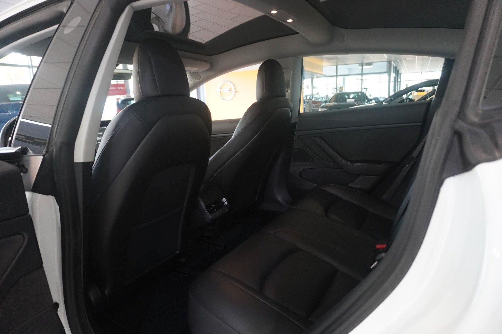 Fahrzeugabbildung Tesla Model 3 LONGRANGE DUAL-MOTOR NAVI/KAMERA/SH/PANO