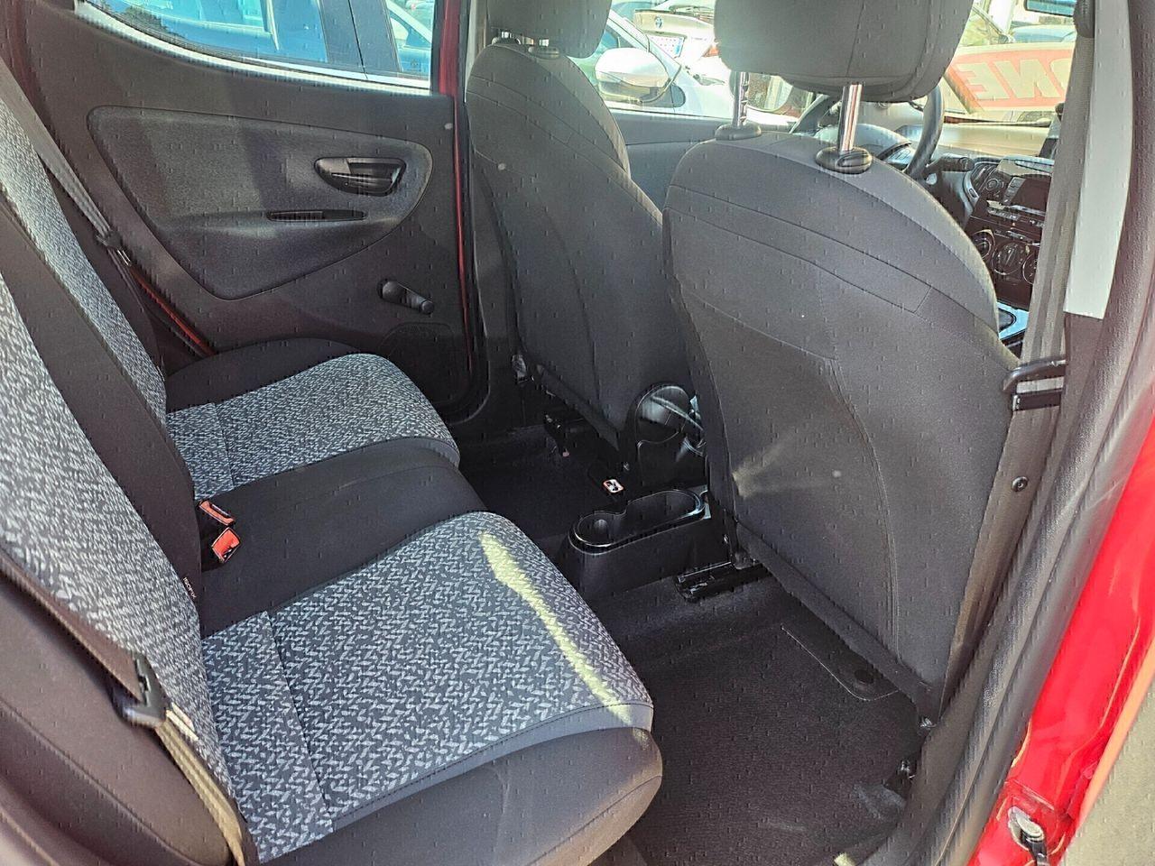 Lancia Ypsilon 1.0 FireFly Hybrid Ecochic Silver
