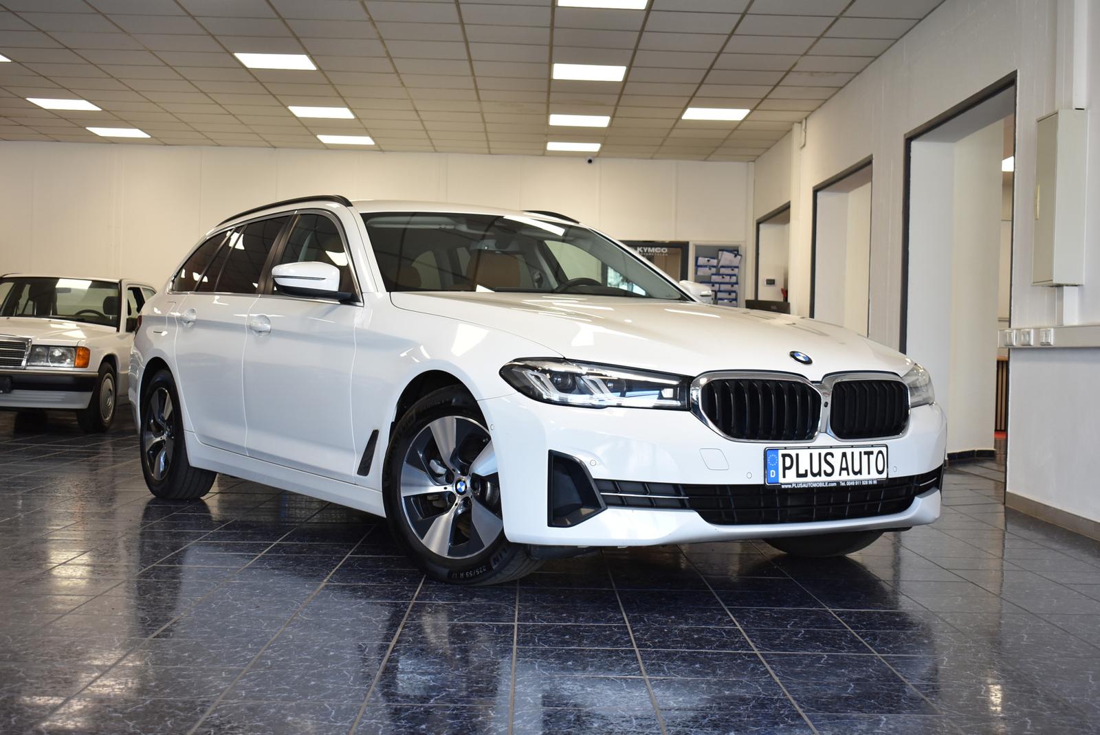 BMW 520 d T Aut Navi LED Head-Up Sportsitz Leder AHK