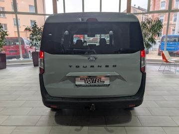 Ford Tourneo Courier Titanium AHK
