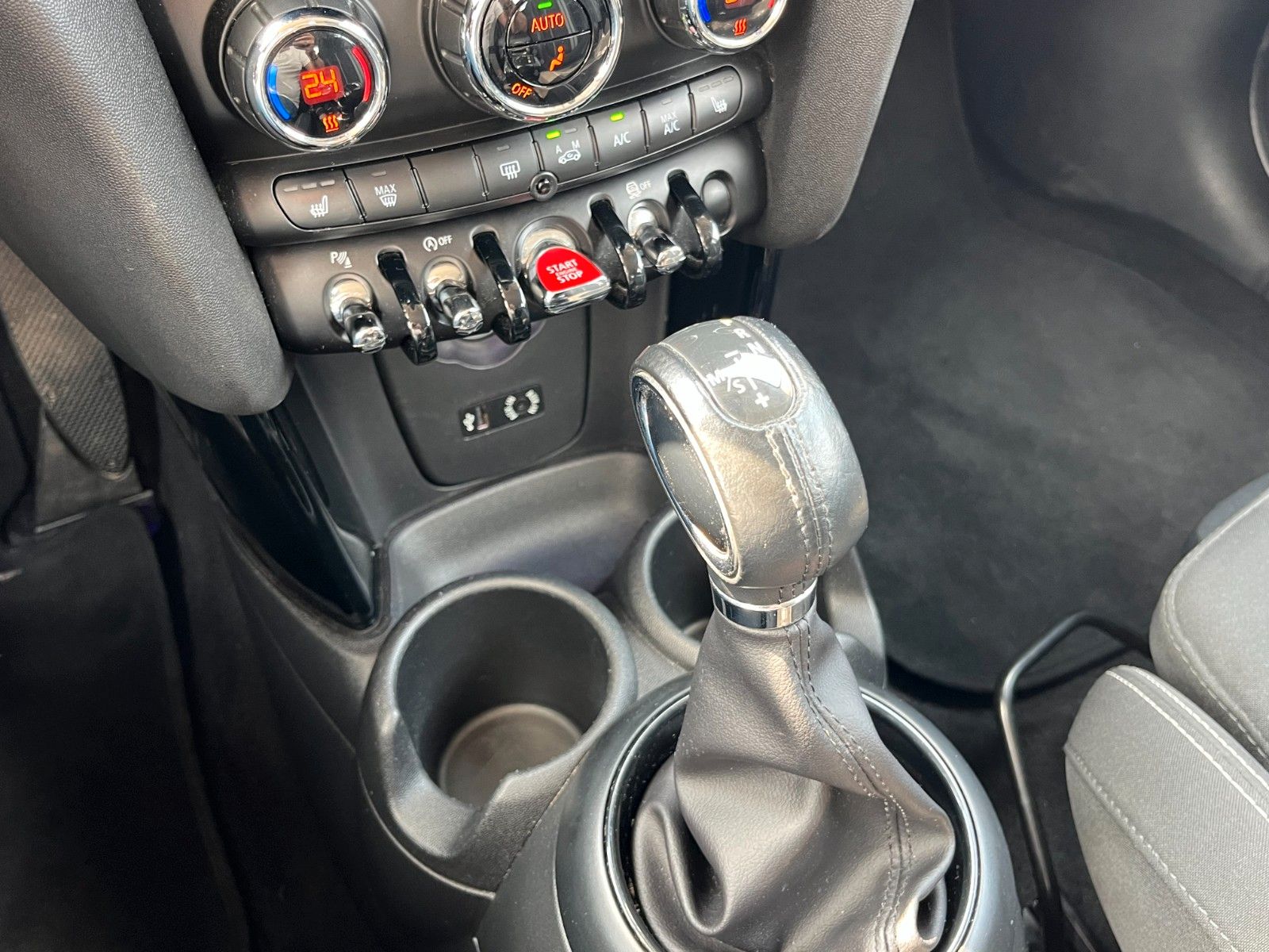 Fahrzeugabbildung MINI Cooper SD Aut. JCW Lenkrad PDC Kamera SPORTSITZE