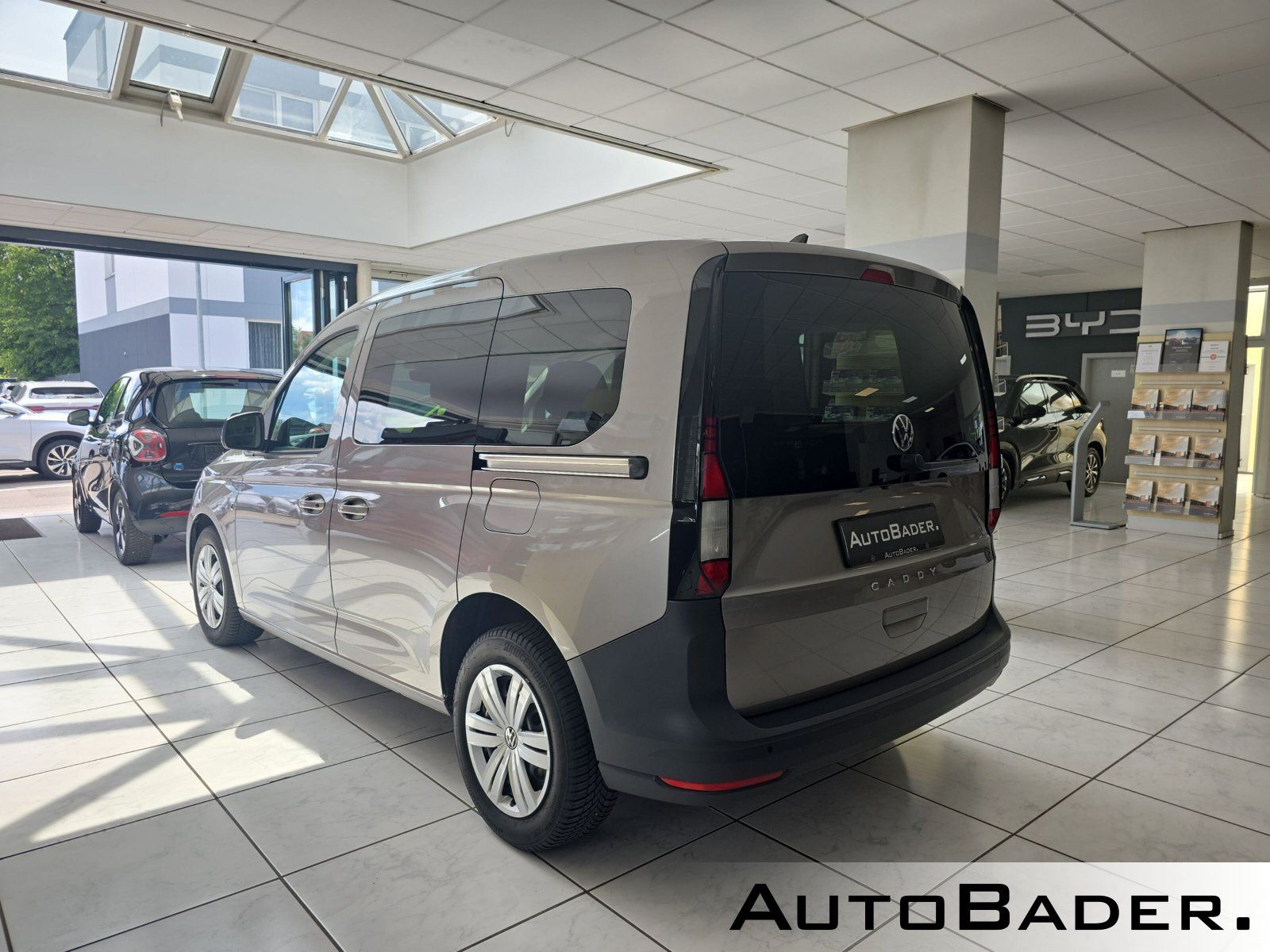 Volkswagen Caddy 2.0 TDI DSG AssPkt RFK PDC WinterPkt Shz imagem 2