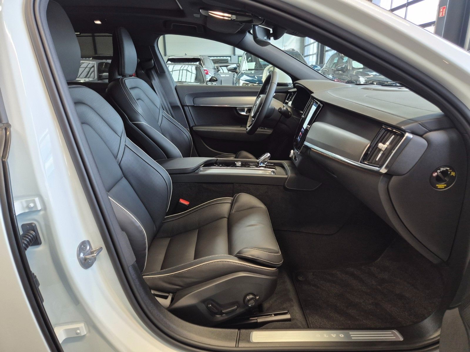 Volvo V90 2.0 d ULTIMATE BRIGHT LEDER PANO STANDHZ AHK foto 10