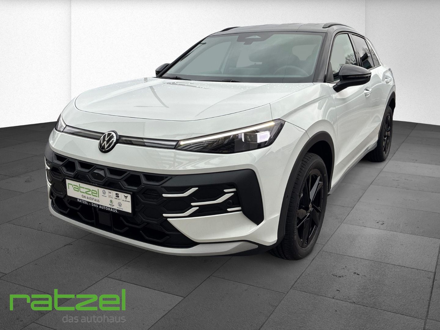 Fahrzeugabbildung Volkswagen T-Roc STYLE 1.5eTSI IQ.Light+Navi+AHK+Black Styl
