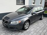 Volvo V70 Kombi Momentum /AHK/BiXENON/LEDER/SZH/NAVI - Volvo V70: B