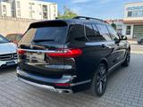 BMW X7 xDrive 30 d Design Pure Excellence Rear Set - BMW: De E30