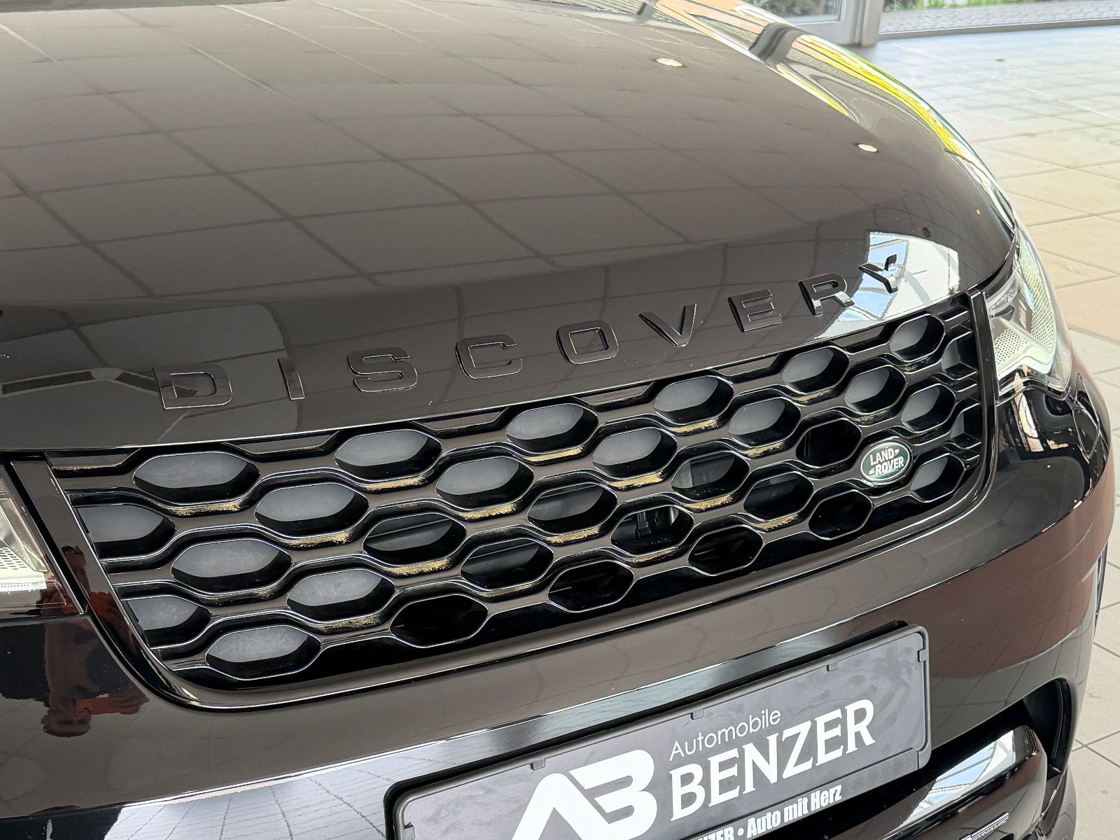 Fahrzeugabbildung Land Rover Discovery 5 R-Dynamic SE AWD/7-SITZER/360''KAM