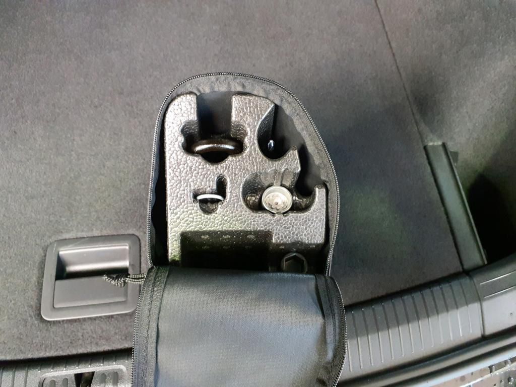 Volkswagen Tiguan R-Line 1.5 TSI 110kW 7-Gang DSG 4 Türen