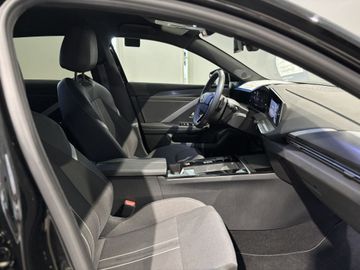 Fotografie 6 des Opel Astra Sports Tourer 1.2 Turbo Automatik GS