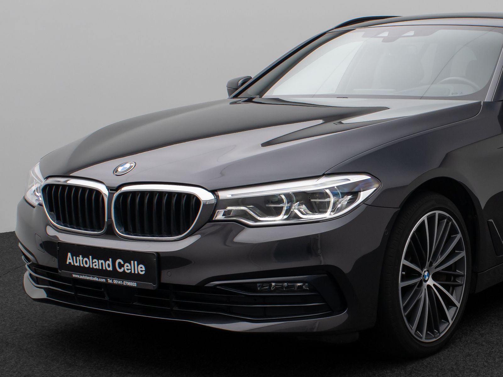 Fahrzeugabbildung BMW 540i xD SportLine Panorama HUD DAB HiFi 4xKlima