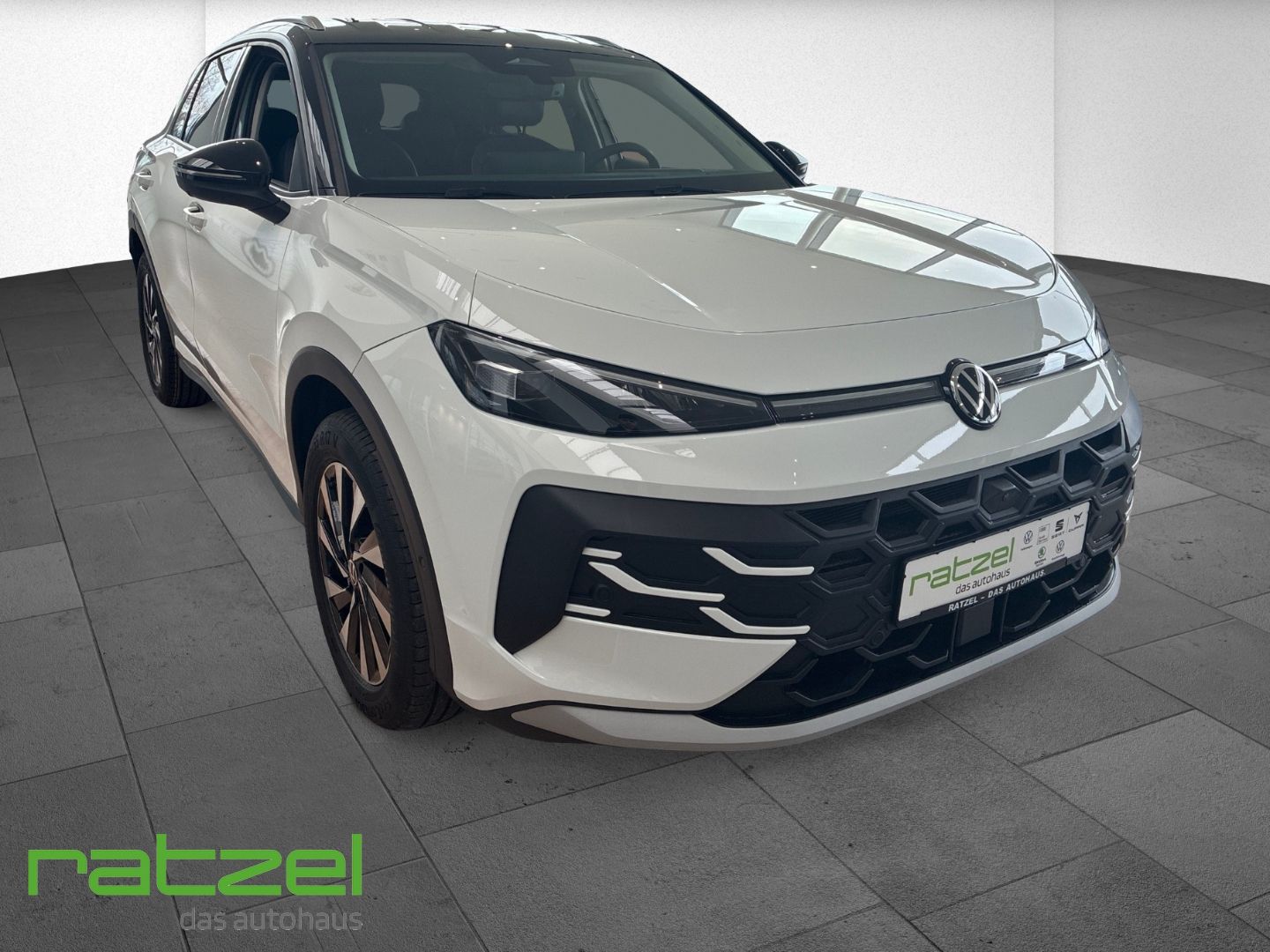 Fahrzeugabbildung Volkswagen T-Roc STYLE 1.5 eTSI 8-fach+Garantie+AHK+NAVI
