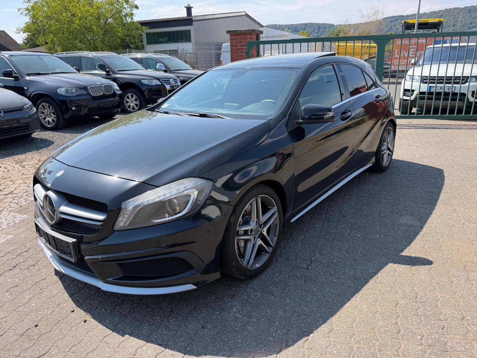 Mercedes-Benz A 45 AMG  4Matic Panoramaschiebedach-Navigation