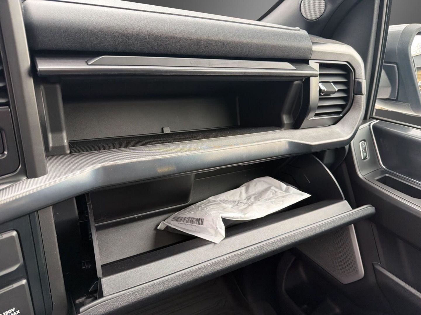 Fahrzeugabbildung Ford F 150 Lariat Black MY25 5,0-V8 4x4 SuperCrew-Vol