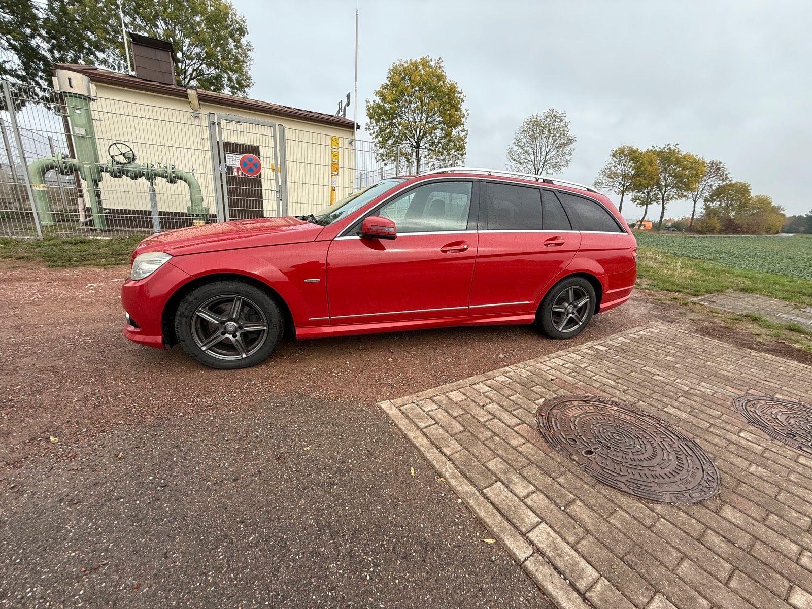 Mercedes-Benz C220 2009 — rear view