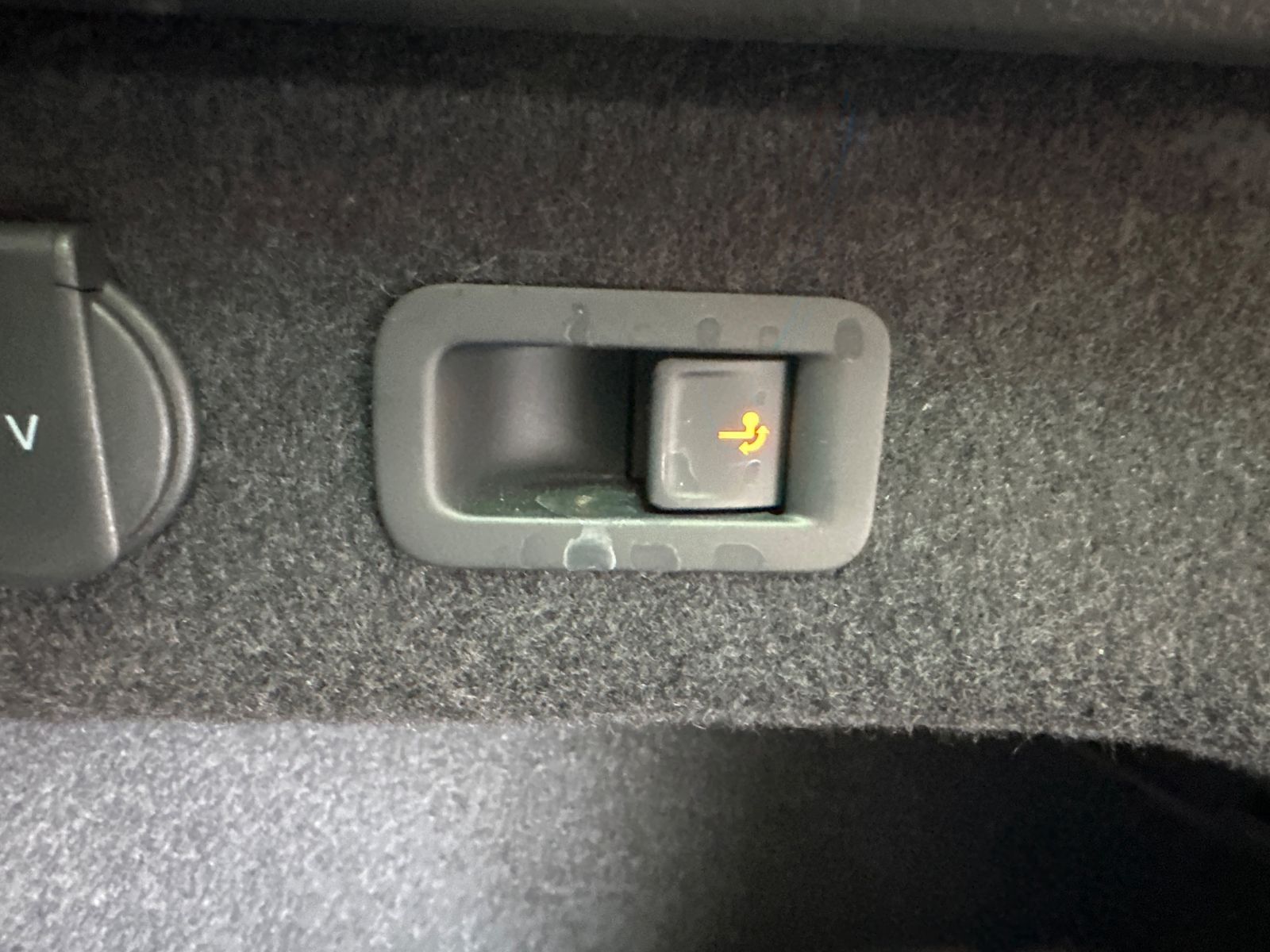 Fahrzeugabbildung Volkswagen Passat Variant Elegance NAV+LED+AHK+ACC+HUD+18ZO