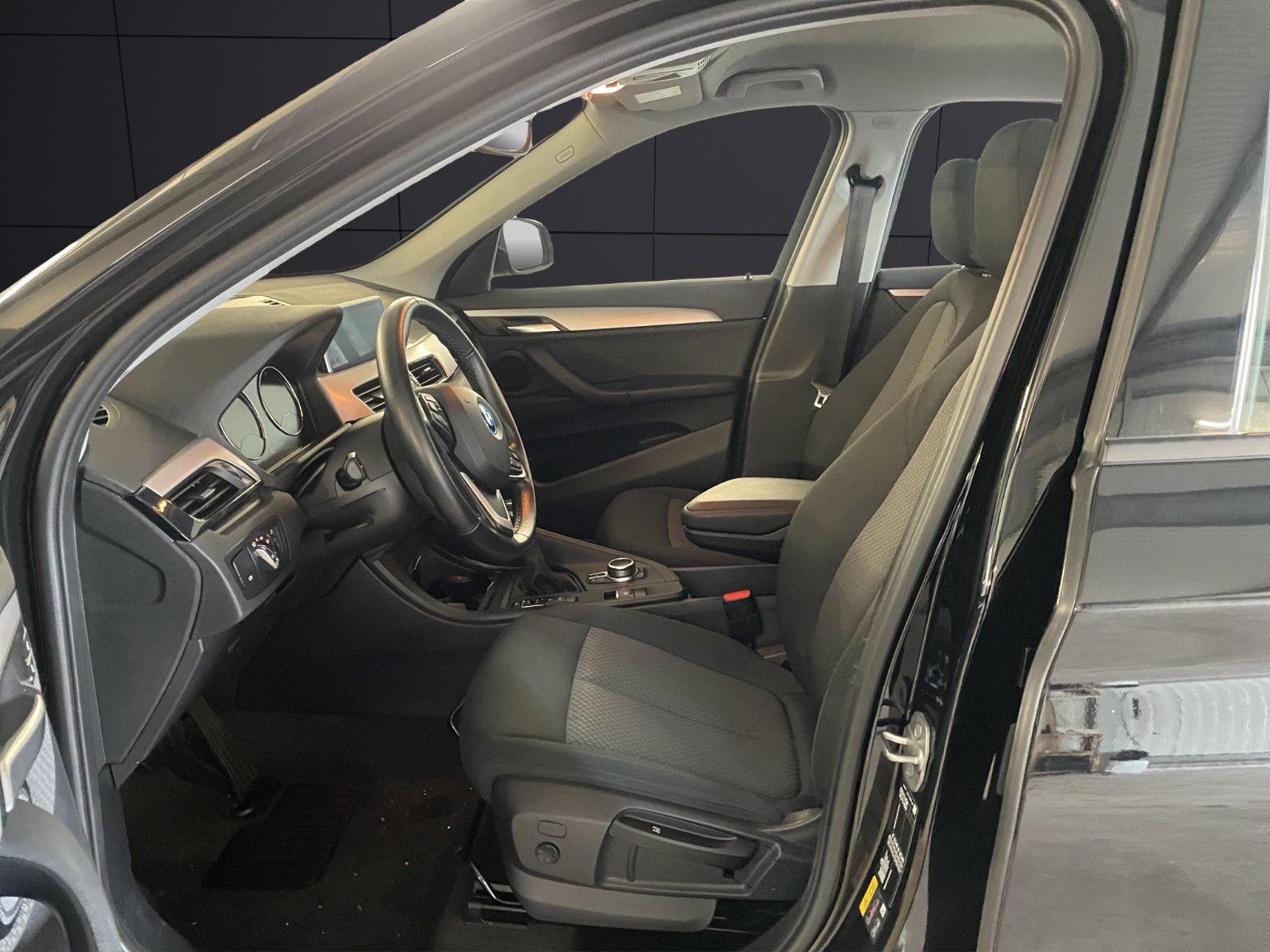 Fahrzeugabbildung BMW X1 xDrive 25 e Advantage *PDC*SitzHz*Navi*Allrad
