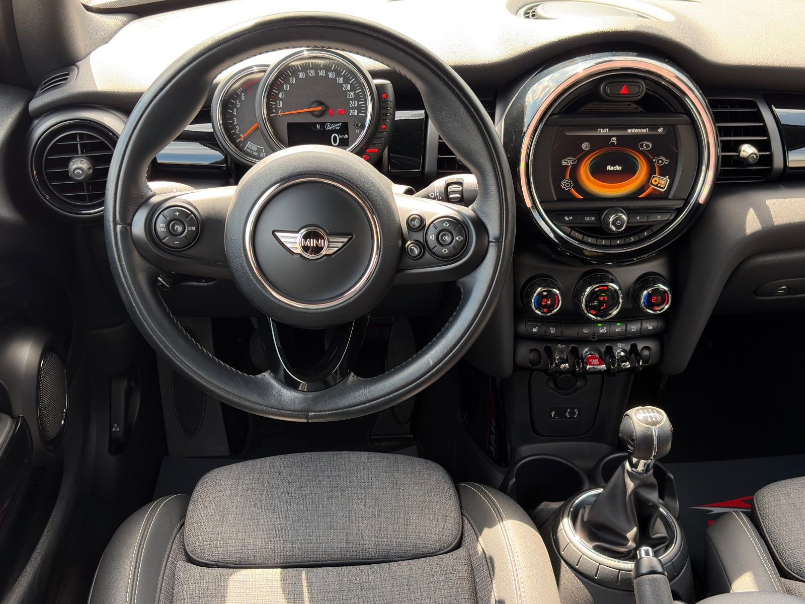 Fahrzeugabbildung MINI Cooper Cabrio Chili Tempomat LED PDC BT SHZ