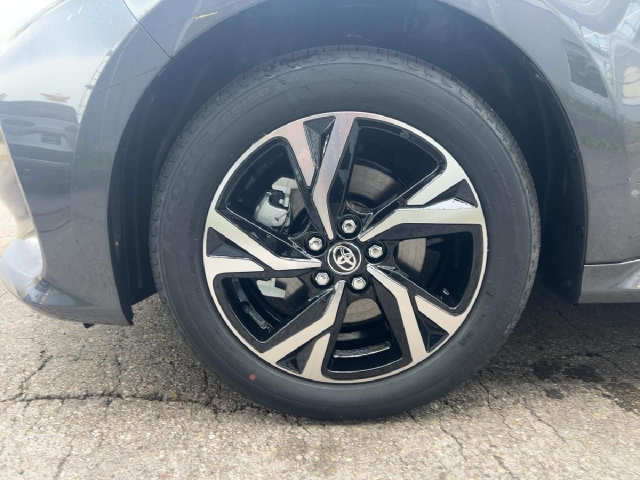 Fahrzeugabbildung Toyota 1,5 Hybrid Teamplayer *1,99% bis 31.03.*