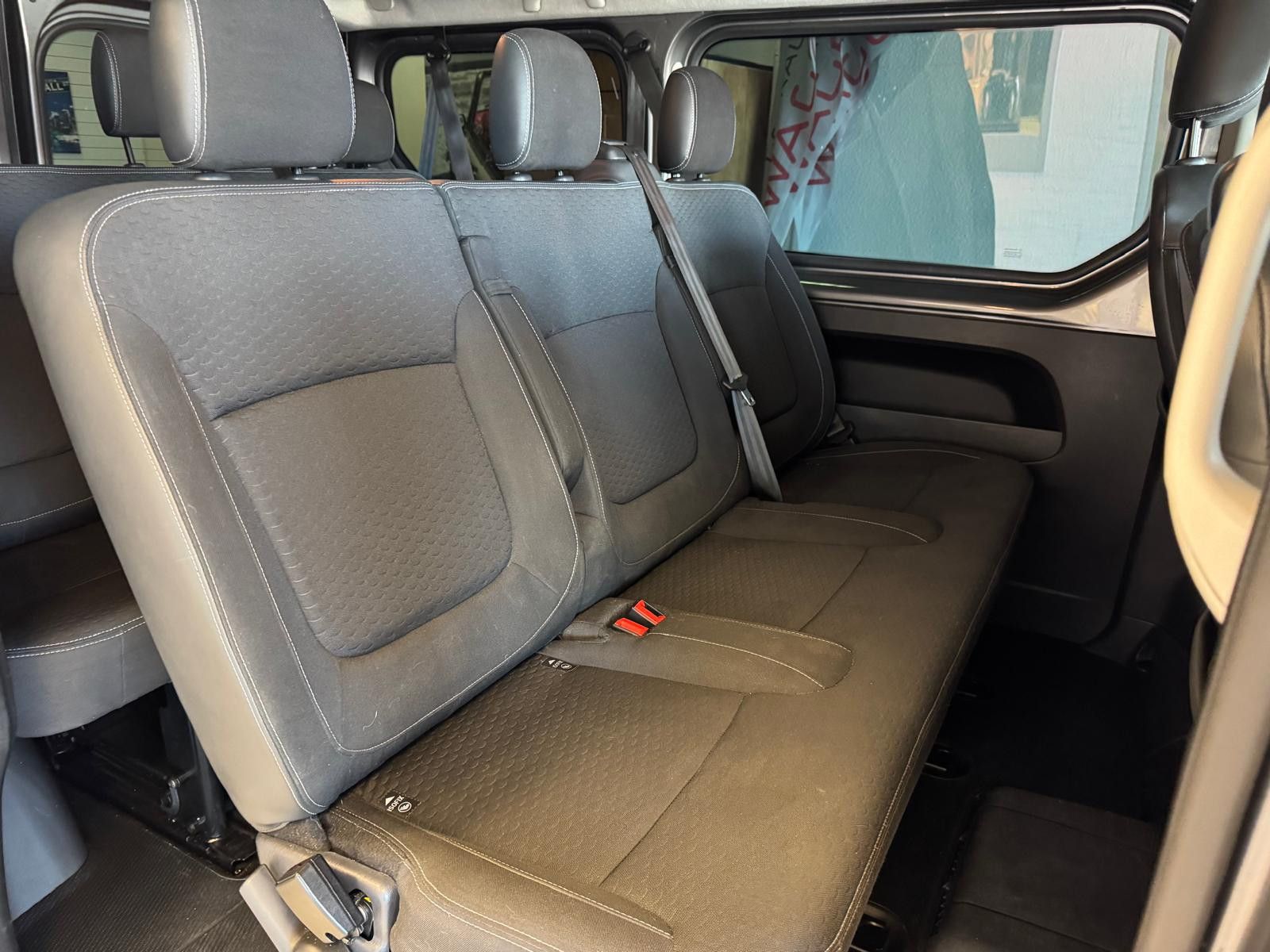 Fahrzeugabbildung Opel Vivaro Combi L1H1  2,7t/ ATM mit Belegen 72700Km