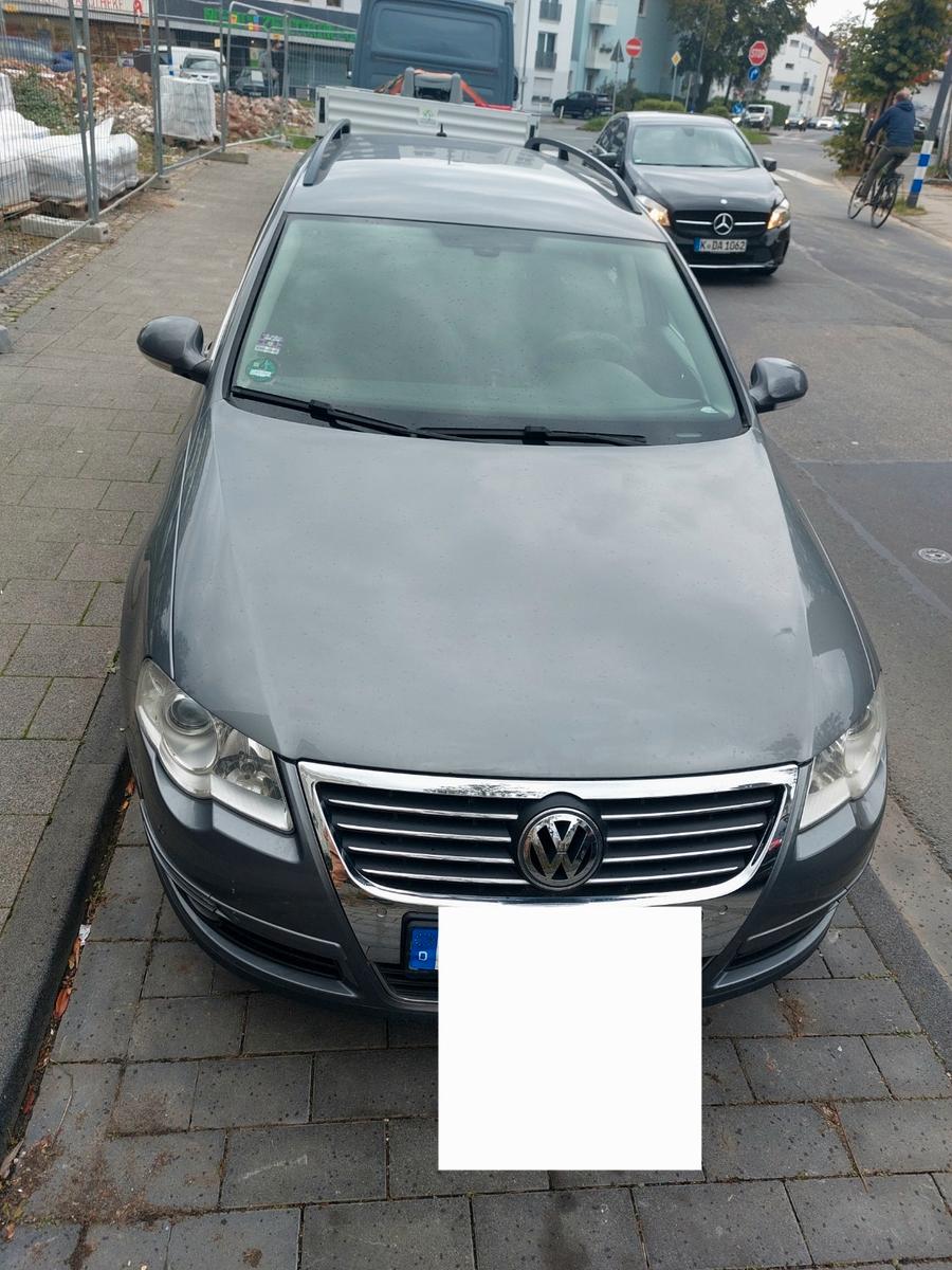 Volkswagen Passat 2006 — rear view