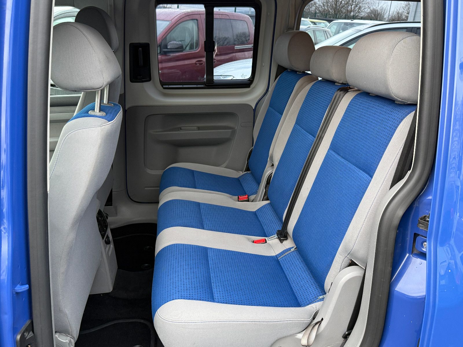 Fahrzeugabbildung Volkswagen Caddy Maxi Life 1.9 TDi DSG 7-Sitzer AHK PDC