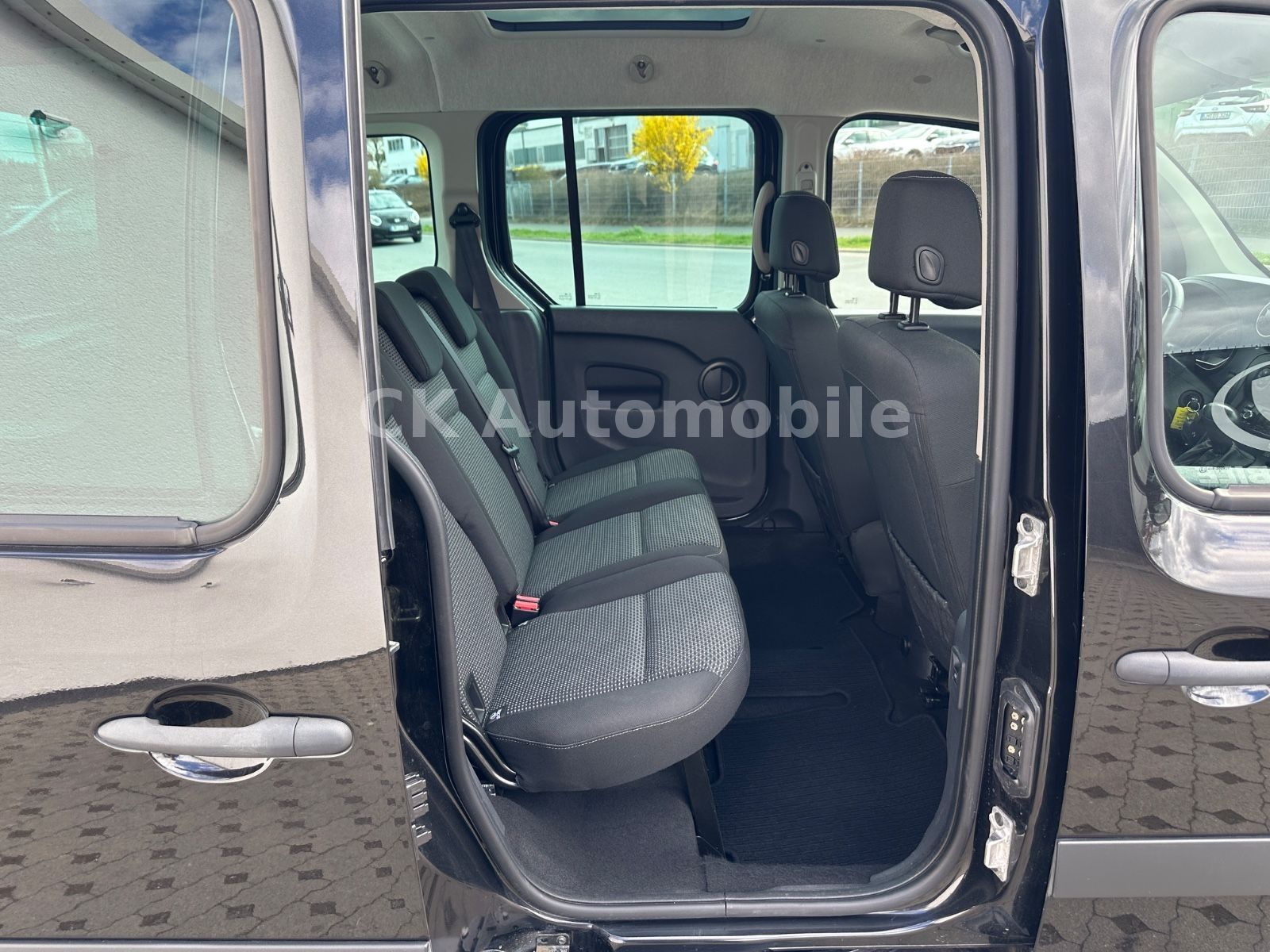 Fahrzeugabbildung Mercedes-Benz Citan Kombi 112 Lang Automatik/Navi/Pano/Kamera