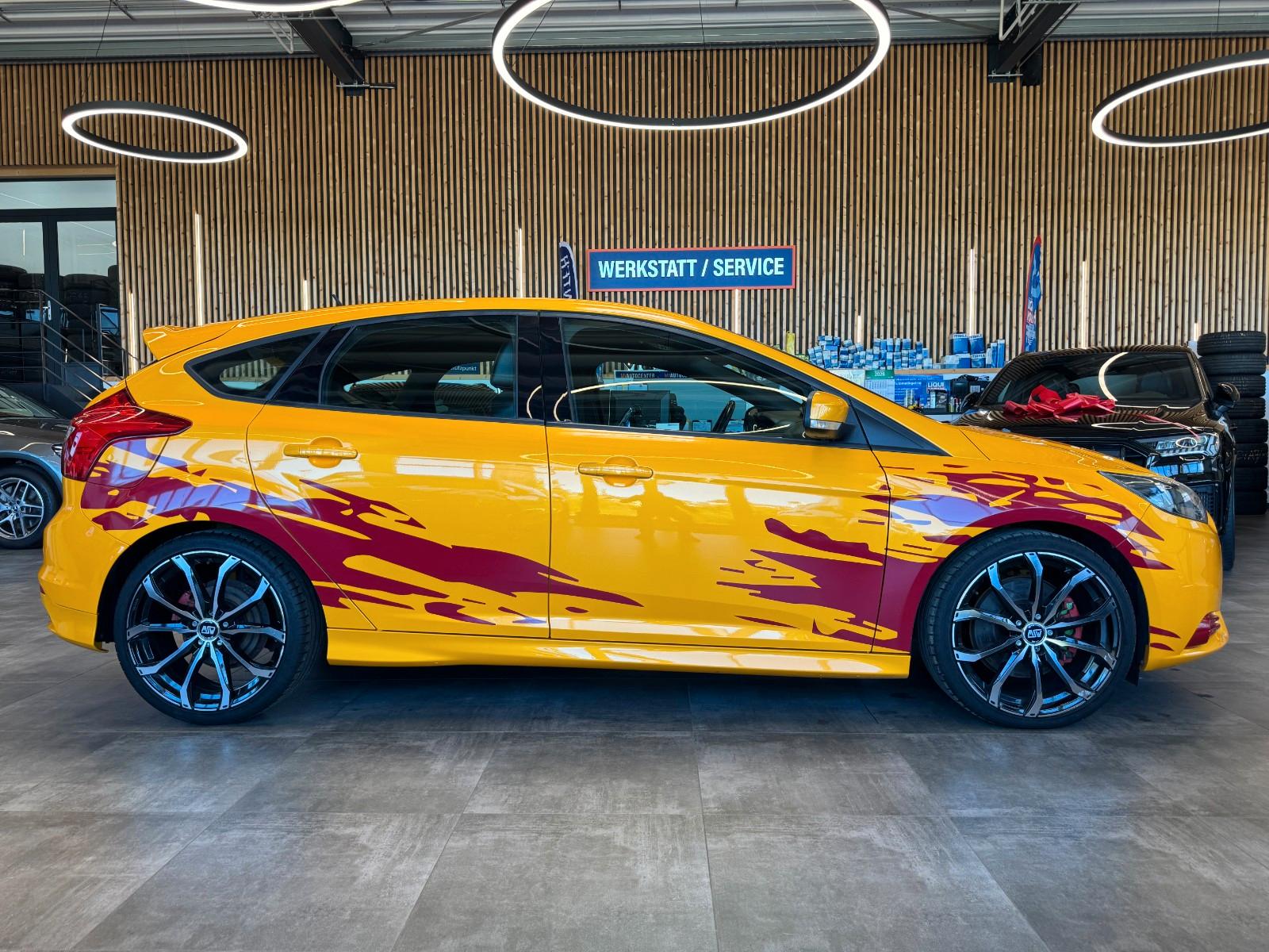 Ford Focus ST 2.0 EcoBoost 250 ch BVM / Recaro / Cuir / Sièges chauffants / Pack Sport