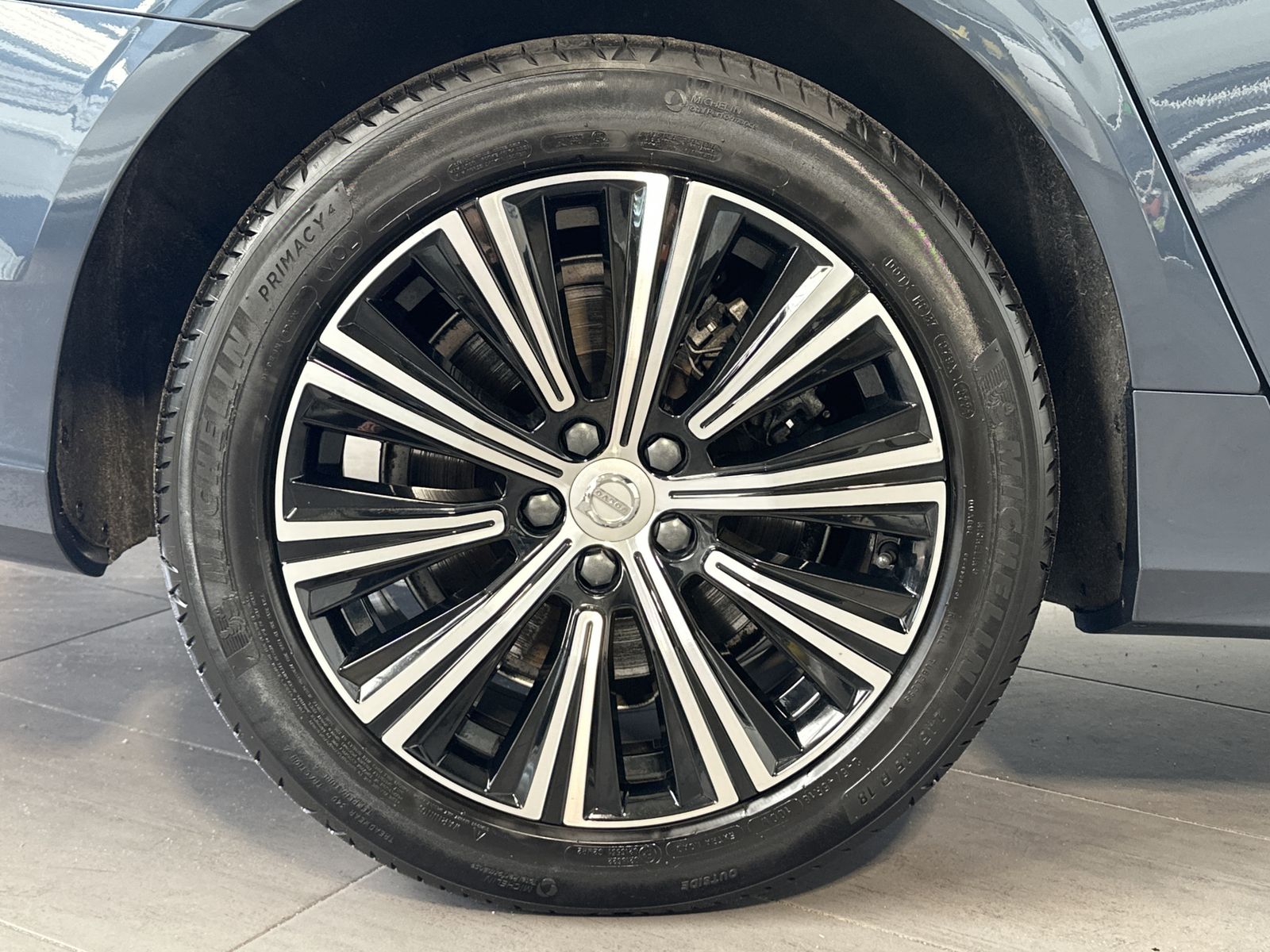 Fahrzeugabbildung Volvo V90 T8 AWD Inscription NAV+LED+360°+AHK+PANO+VC