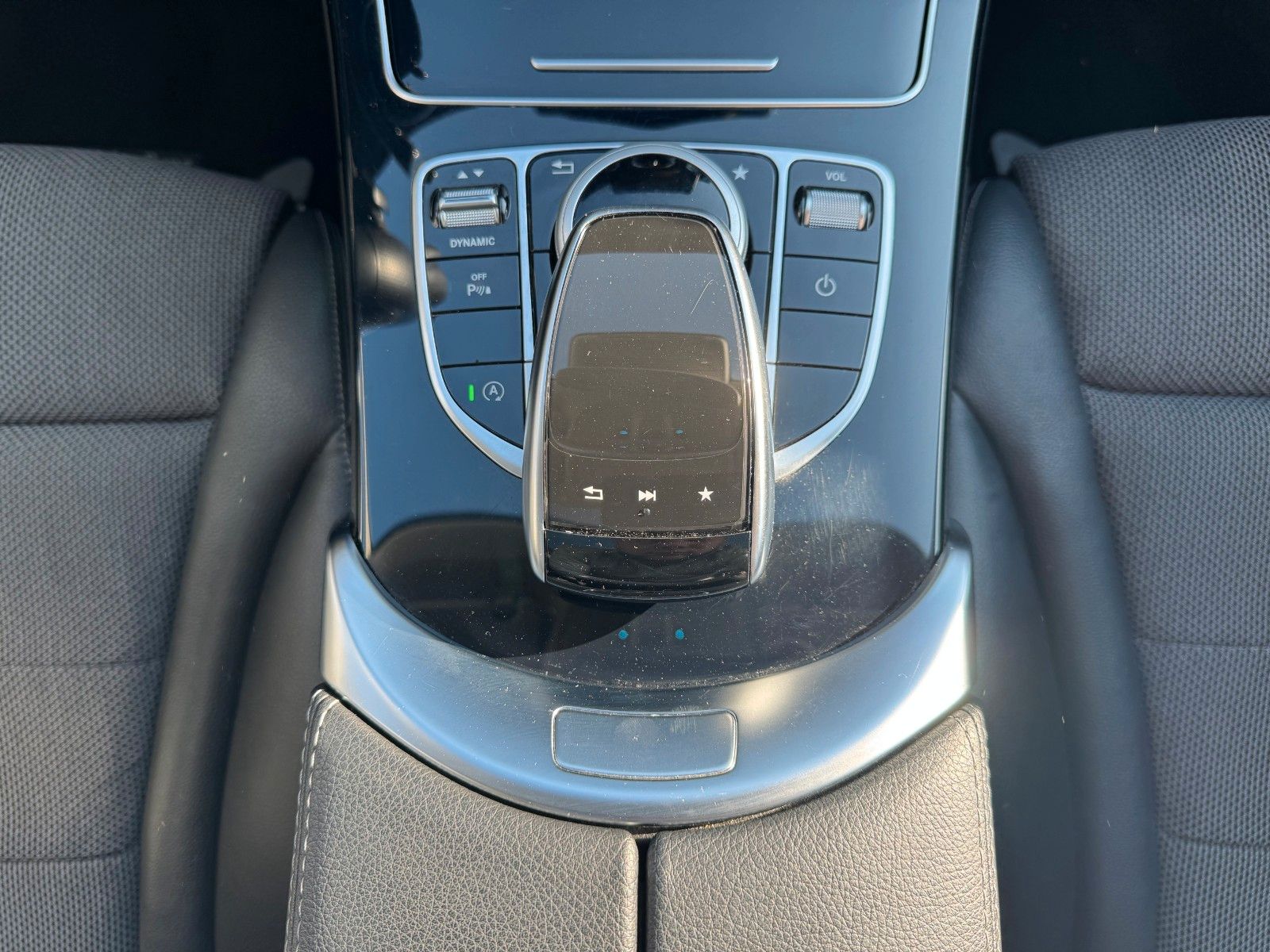 Fahrzeugabbildung Mercedes-Benz C 200 4M Avantgarde+Pano+AHK+Ambiente+LED