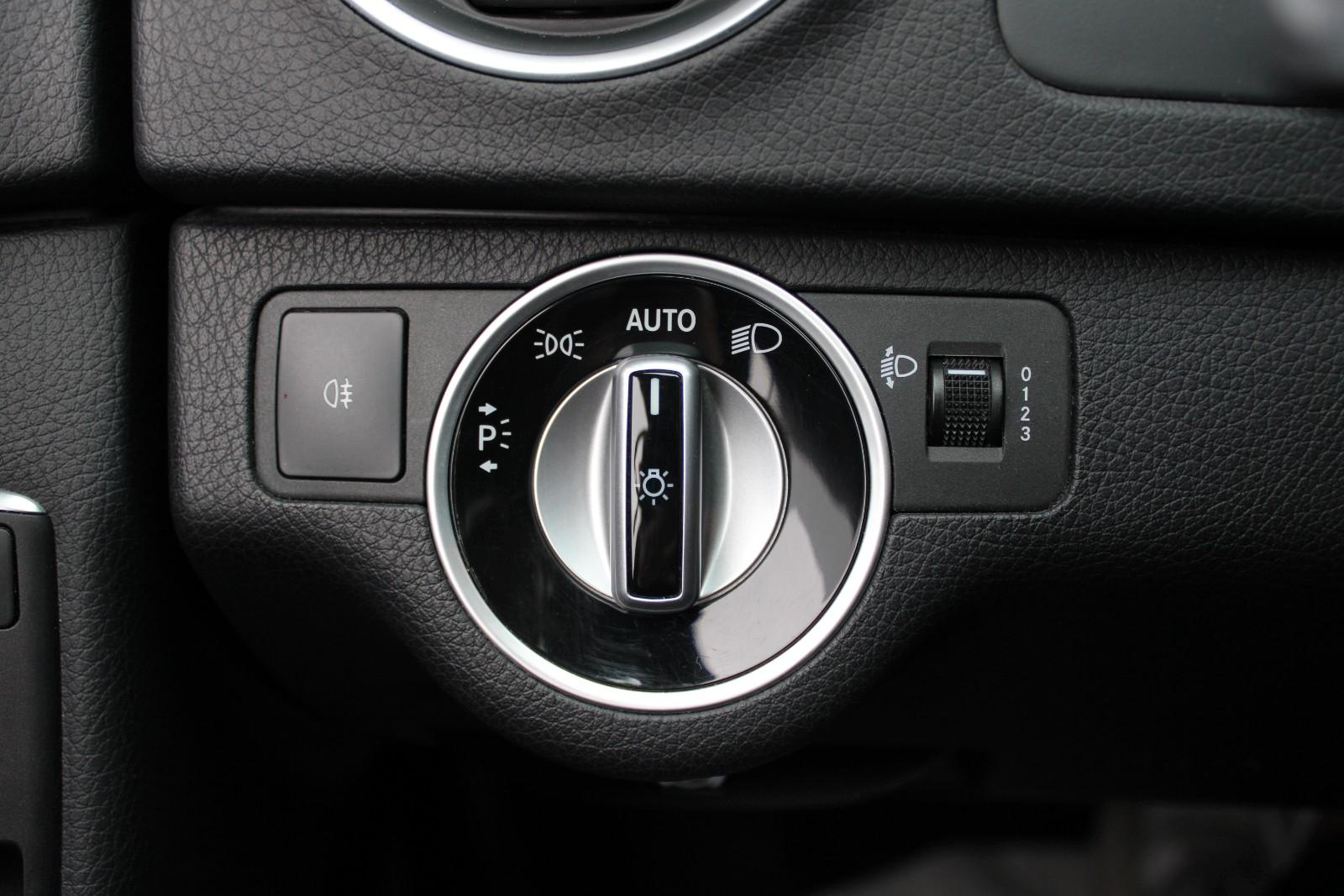 Mercedes-Benz C250 2013 — photo 20