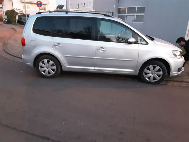 Volkswagen Touran Comfortline BMT 7 SITZE KLIMA AHK