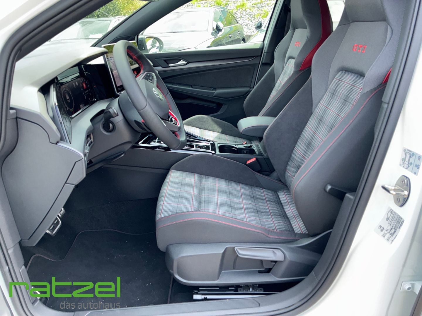 Fahrzeugabbildung Volkswagen Golf GTI VIII 2.0TSI DSG BBS-Felgen+LED+AHK+PDC