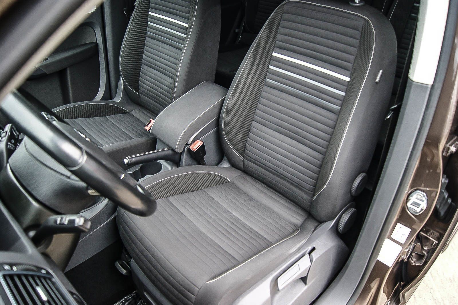 Fahrzeugabbildung Volkswagen Touran 16TDI Cup BI-XENON 7-SITZE SITZG PARKLENK