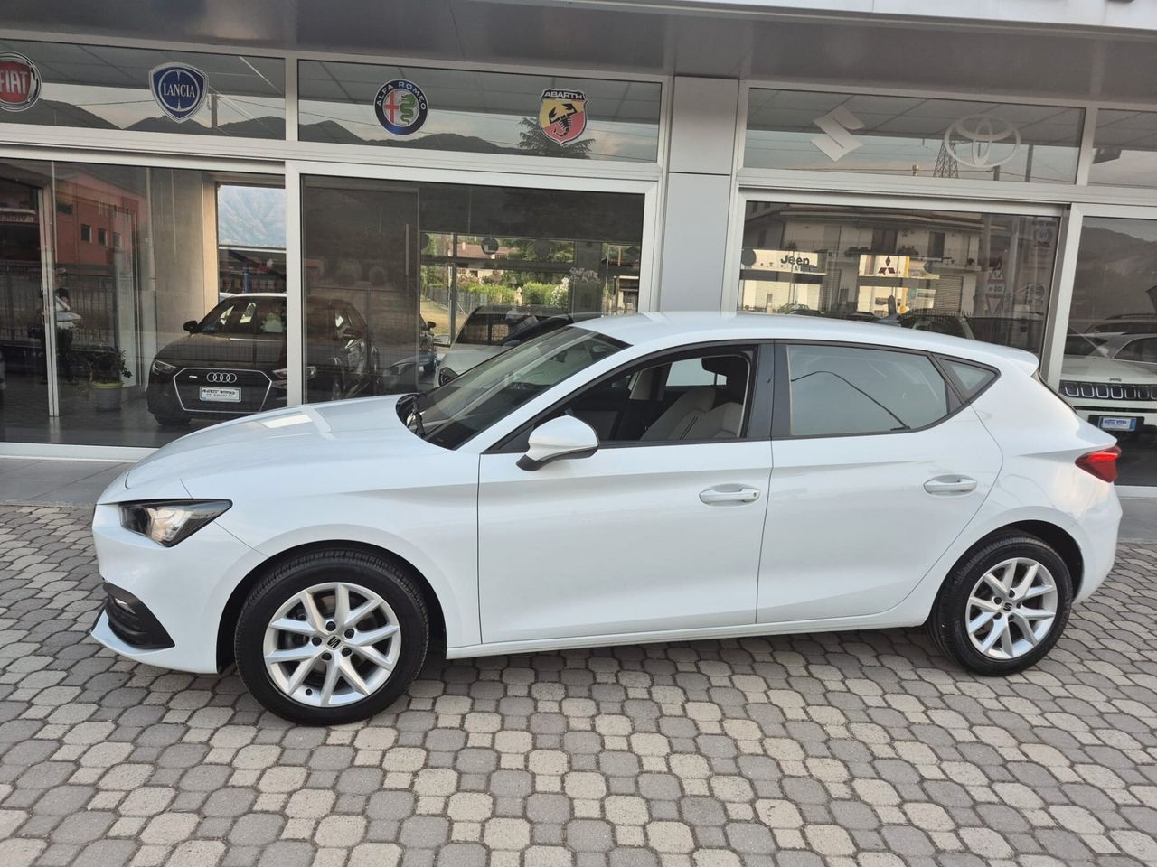 Seat Leon 2.0 TDI 115 CV BERLINA - CAR PLAY / VI imagem 3
