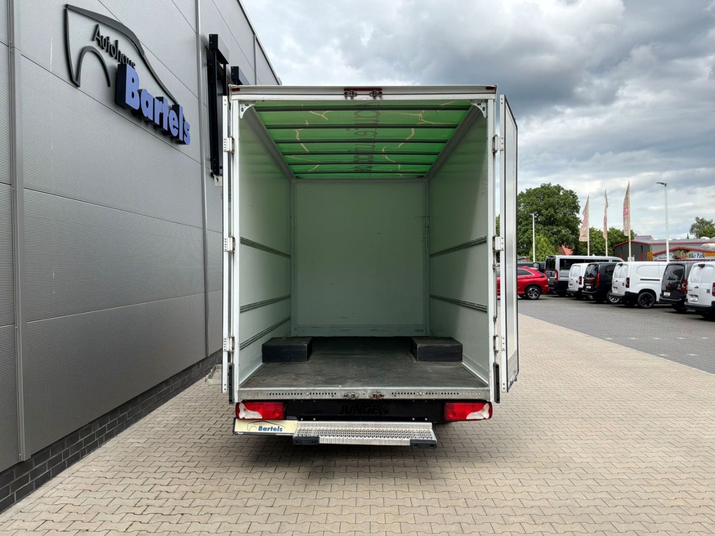 Fahrzeugabbildung Mercedes-Benz Sprinter 314 CDI   Niederflurkoffer Fahrgestell