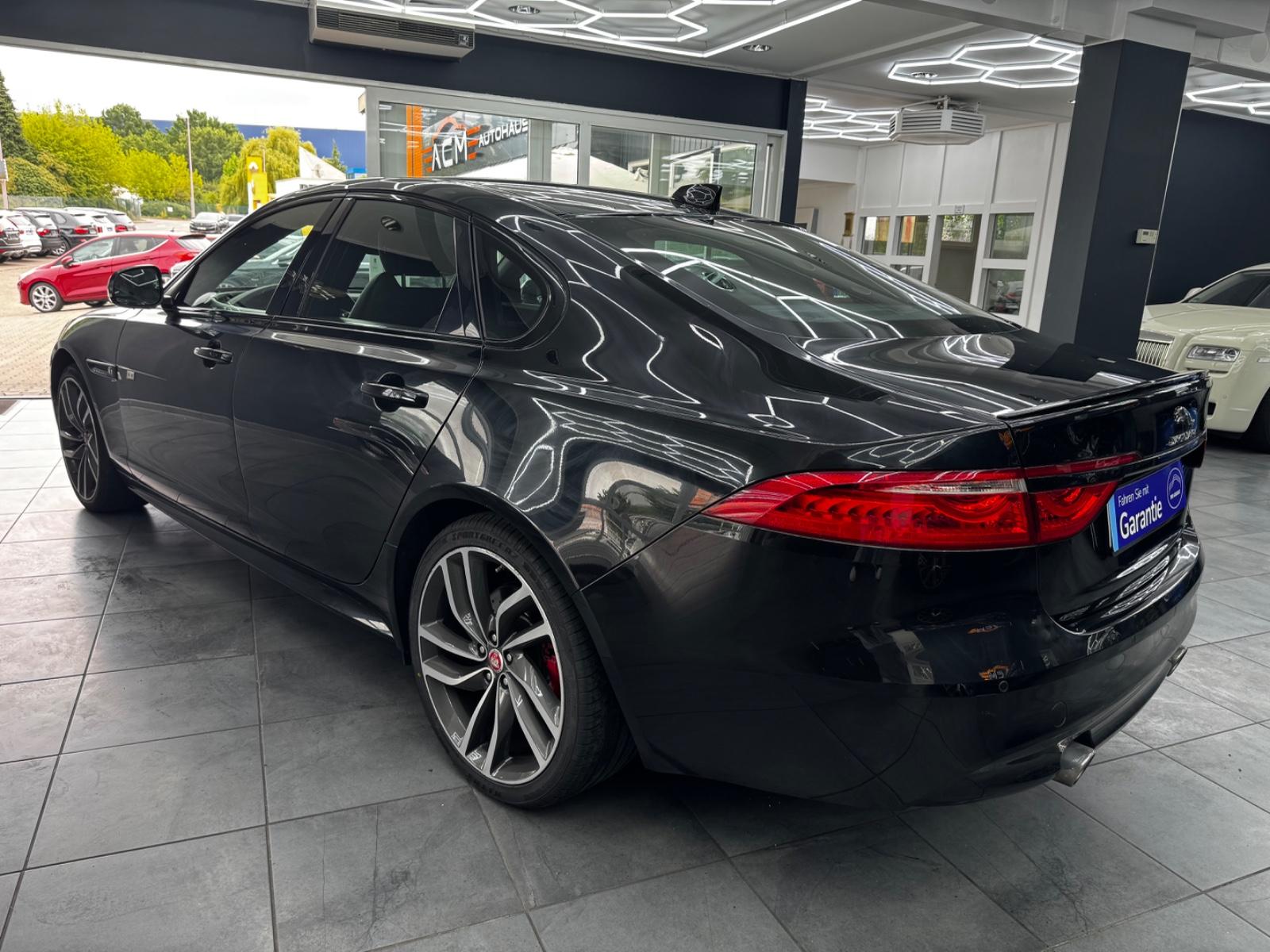 Jaguar XF S 3.0 V6 Compresseur 381 ch BVA / Meridian / Cuir / Caméra de recul / Jantes 20"