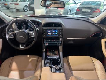 Jaguar F-Pace - 12