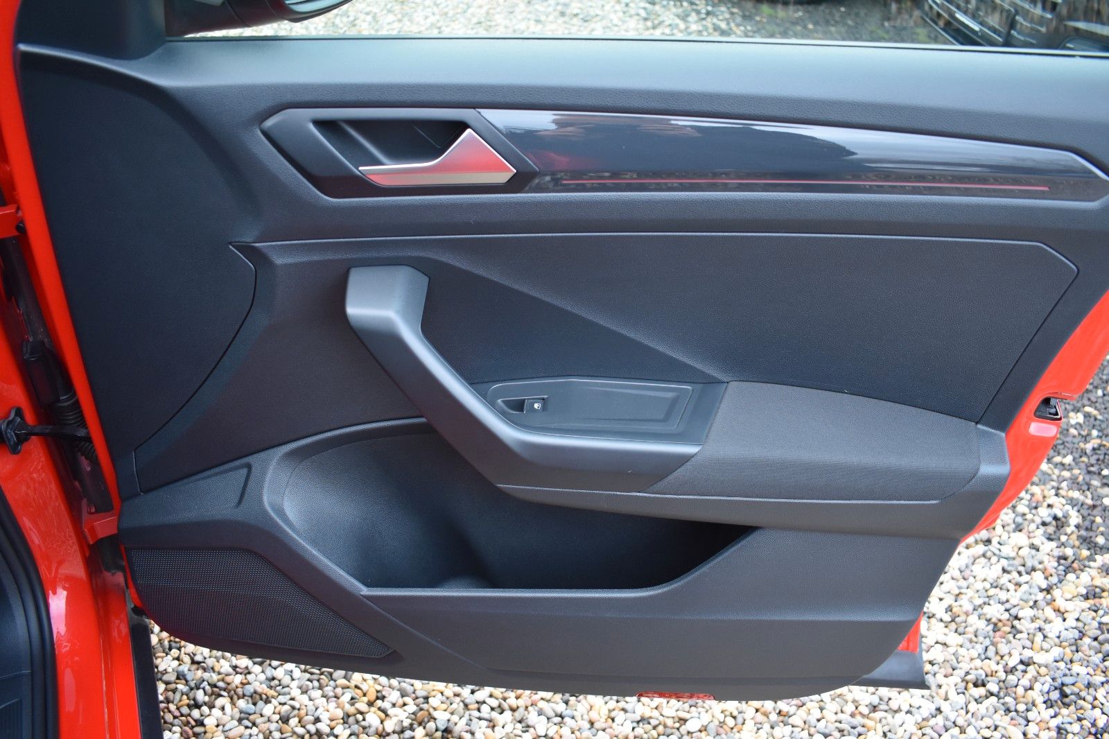 Fahrzeugabbildung Volkswagen T-Roc Sport 4Motion LED AHK Applecar Automatik