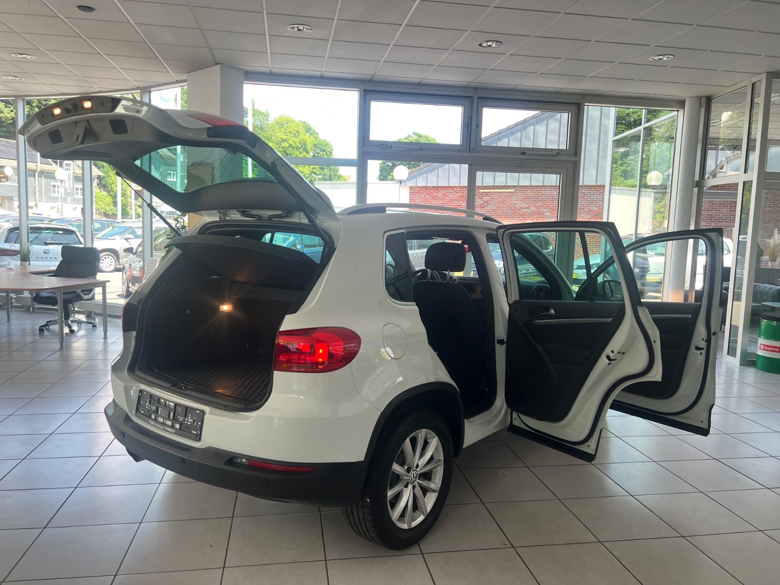 Fahrzeugabbildung Volkswagen Tiguan Lounge Sport & Style BMT * 1.HAND *