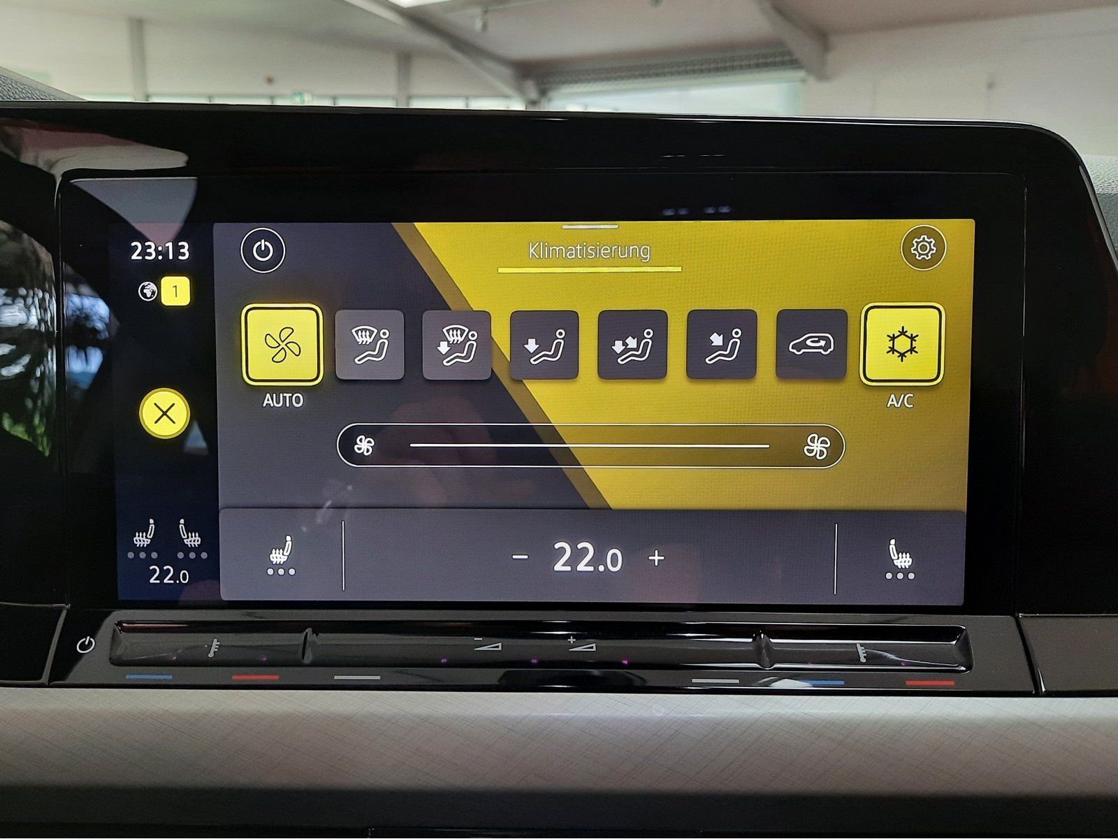 Fahrzeugabbildung Volkswagen Golf Variant Life TDI *Navi*LED*PDC*Sitzhzg*ACC*